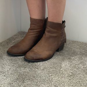 STEVE MADDEN Booties